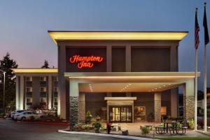 a shopping mall with a sign on the front of it at Hampton Inn - Portland/Clackamas in Clackamas