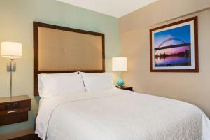 Postel nebo postele na pokoji v ubytování Hampton Inn - Portland/Clackamas