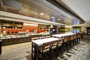 鸽子谷希尔顿惠庭套房酒店 餐厅或其他用餐的地方
