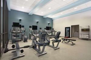 Fitness centrum a/nebo fitness zařízení v ubytování Home2 Suites by Hilton Philadelphia Convention Center