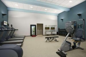 Fitness centrum a/nebo fitness zařízení v ubytování Home2 Suites by Hilton Philadelphia Convention Center