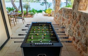 イェルサにあるVilla Anaのパティオ(ビリヤード台、ボール付)