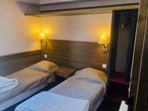 two beds in a room with lights on the wall at appartement Risoul 1850 résidence Deneb in Risoul