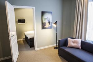 Ein Sitzbereich in der Unterkunft Apartments Prinsengracht
