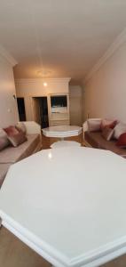 Posezení v ubytování 2 slaapkamer appartement in alhoceima