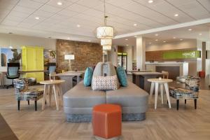 Home2 Suites By Hilton Mesa Longbow, Az的休息区