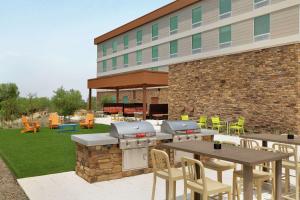 Home2 Suites By Hilton Mesa Longbow, Az餐厅或其他用餐的地方