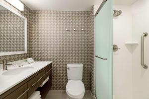 Home2 Suites By Hilton Mesa Longbow, Az的一间浴室