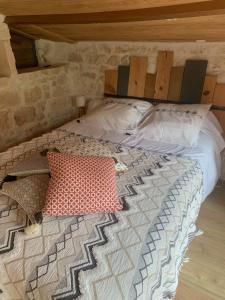 Ένα ή περισσότερα κρεβάτια σε δωμάτιο στο Le petit lodge cosy