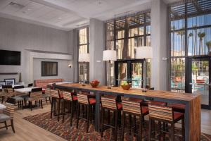 a large bar in a room with chairs and tables at Hampton Inn & Suites Scottsdale On Shea Blvd in Scottsdale