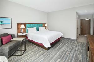 Hampton Inn Odessa Trinity客房内的一张或多张床位