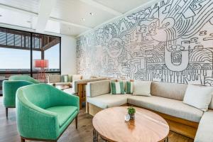 The Lodge at Gulf State Park, A Hilton Hotel的休息区