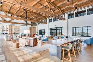 The Lodge at Gulf State Park, A Hilton Hotel的休息区