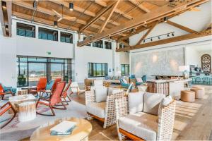 The Lodge at Gulf State Park, A Hilton Hotel的休息区