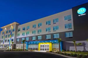 an exterior view of a hotel at night at Tru By Hilton Fort Walton Beach, Fl in Fort Walton Beach
