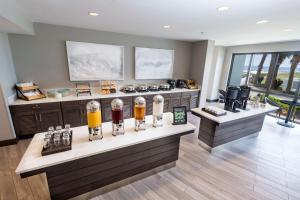 The Island House Hotel a Doubletree by Hilton的酒水