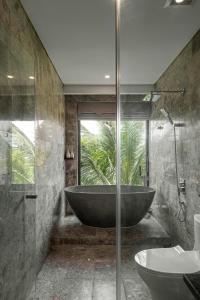 Ein Badezimmer in der Unterkunft Coco Island Resort Ninh Binh