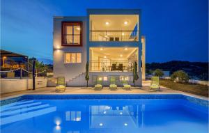 Bazén v ubytování Villa Luxury Dvornice nebo v jeho okolí
