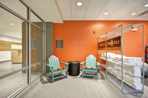 Home2 Suites By Hilton Rapid City的休息区