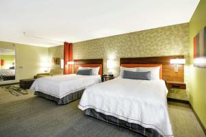 Home2 Suites By Hilton Rapid City客房内的一张或多张床位