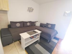 a living room with a couch and a coffee table at Apartmani Rudelj in Makarska