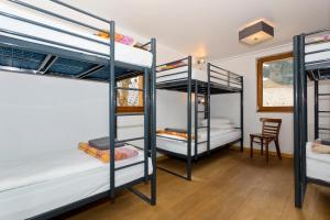 Hideout Hostel客房内的一张或多张床位