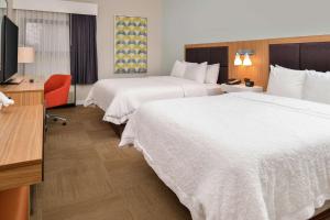 Hampton Inn Raleigh Clayton I-40 Garner客房内的一张或多张床位