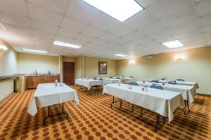 Hampton Inn Raleigh Clayton I-40 Garner餐厅或其他用餐的地方