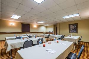 Hampton Inn Raleigh Clayton I-40 Garner餐厅或其他用餐的地方