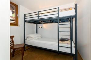 Hideout Hostel客房内的一张或多张床位