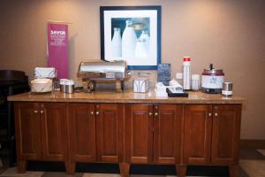 a counter in a hotel room with a coffee maker at Hampton Inn & Suites Riverton in Riverton