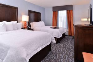Postel nebo postele na pokoji v ubytování Hampton Inn Rome