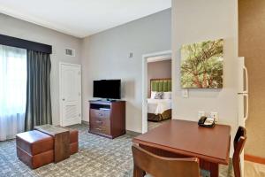 TV a/nebo společenská místnost v ubytování Homewood Suites by Hilton Reno