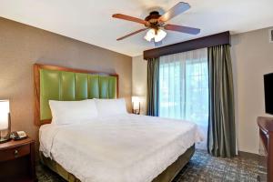 Postel nebo postele na pokoji v ubytování Homewood Suites by Hilton Reno