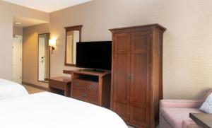 TV a/nebo společenská místnost v ubytování Hampton Inn & Suites Rochester/Victor