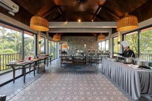 Ein Restaurant oder anderes Speiselokal in der Unterkunft Coco Island Resort Ninh Binh 