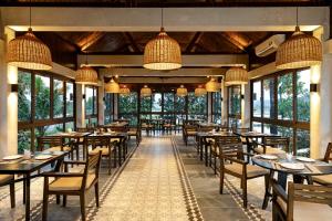 Ein Restaurant oder anderes Speiselokal in der Unterkunft Coco Island Resort Ninh Binh 