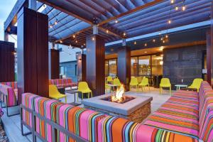 Home2 Suites by Hilton Rochester Mayo Clinic Area的休息区