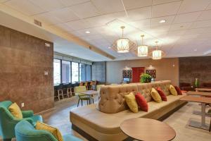 Home2 Suites by Hilton Rochester Mayo Clinic Area的休息区