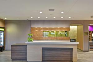 罗切斯特Home2 Suites by Hilton Rochester Mayo Clinic Area的大堂,带家庭柜台的酒店 更多37张照片