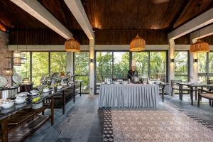 Ein Restaurant oder anderes Speiselokal in der Unterkunft Coco Island Resort Ninh Binh 