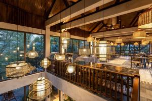 Ein Restaurant oder anderes Speiselokal in der Unterkunft Coco Island Resort Ninh Binh 