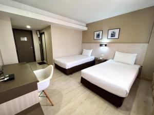 Ein Bett oder Betten in einem Zimmer der Unterkunft Srivichai Hotel