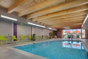 Bazén v ubytování Home2 Suites By Hilton Lewes Rehoboth Beach nebo v jeho okolí