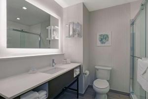 Hampton Inn Patterson, Ca的一间浴室