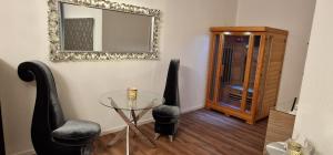 Area soggiorno di Privat-Spa mit Whirlpool und Sauna in Sursee