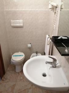 Koupelna v ubytování Hotel Salus