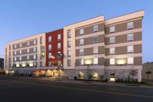 una rappresentazione della parte anteriore dell'hotel di Home2 Suites by Hilton Louisville Downtown NuLu a Louisville