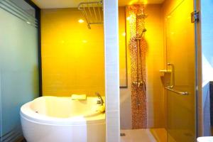 Nest n Rest Hotel的一间浴室