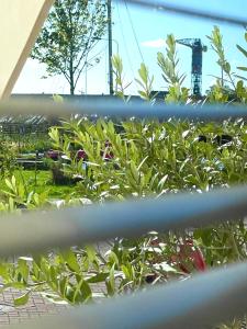 Ein Garten an der Unterkunft Industriële WOW! Private studio 35m2